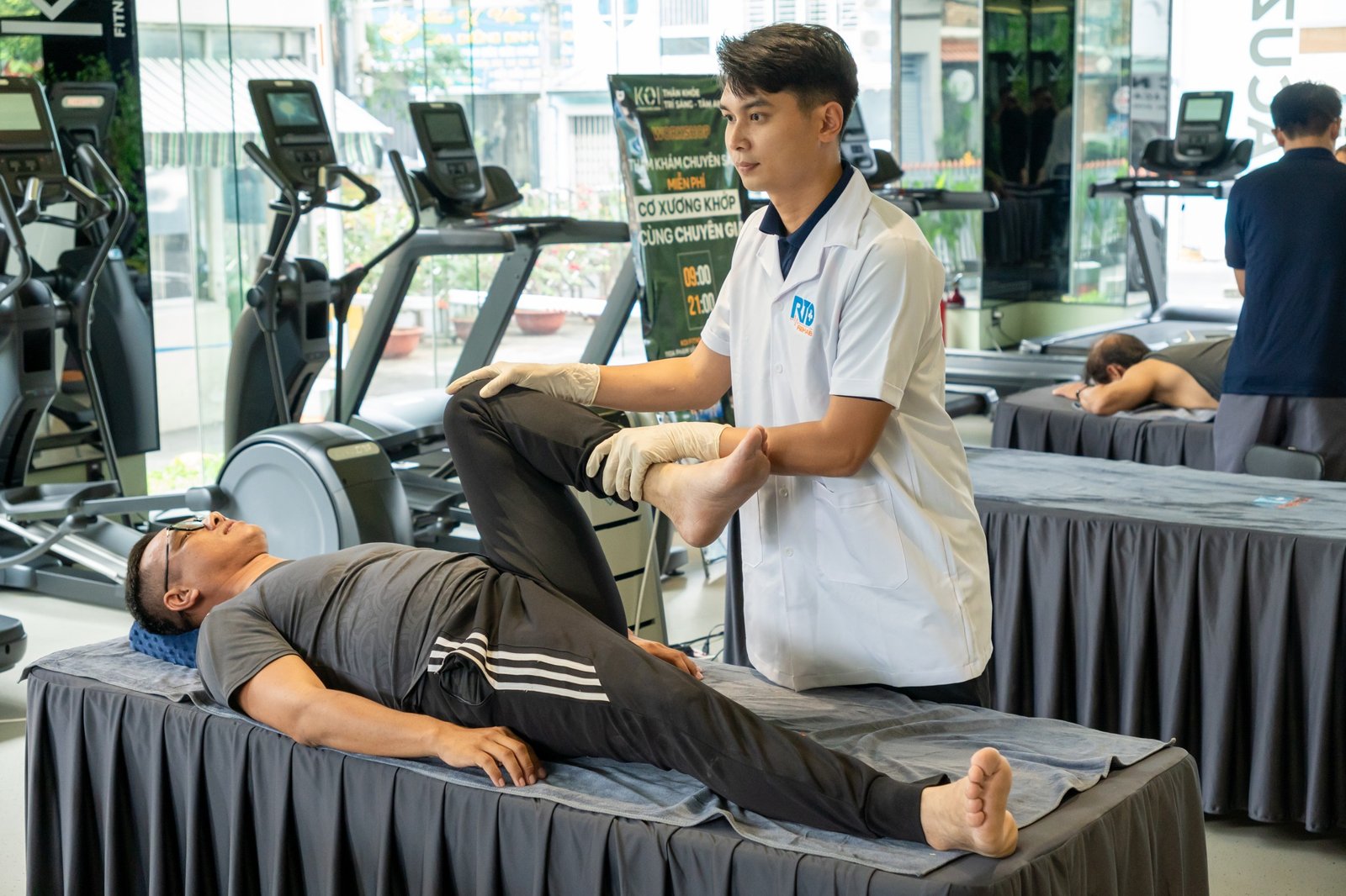 Bác sĩ Tú trị liệu, đồng hành cùng người bệnh