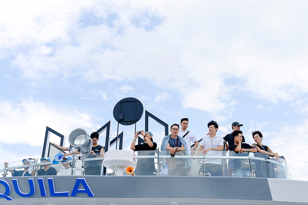 Du thuyền vịnh Hạ Long